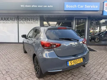 Car image 3