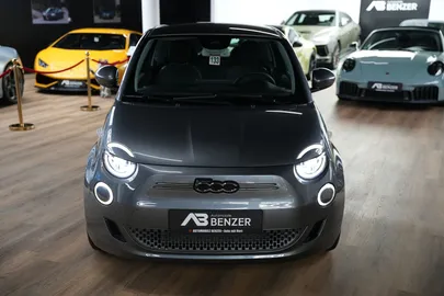 Car image 4