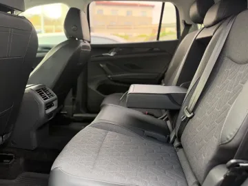 Car image 35
