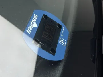 Car image 32