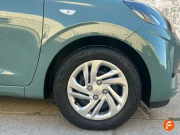 Car image 27