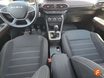 Car image 25