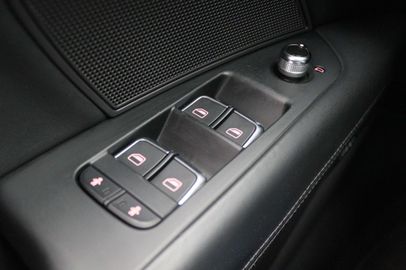 Car image 32