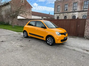 Car image 25