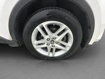 Car image 30