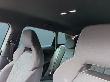 Car image 26