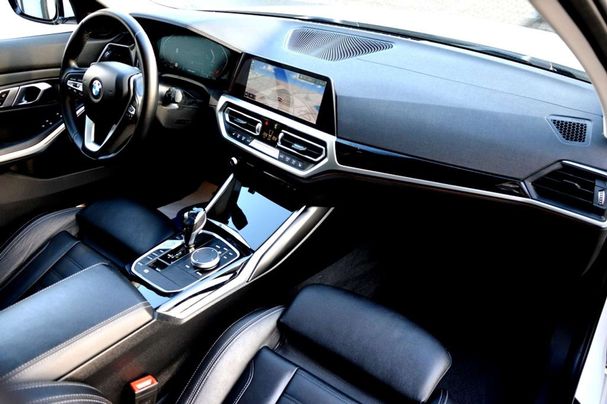 BMW 330i Touring xDrive 190 kW image number 27