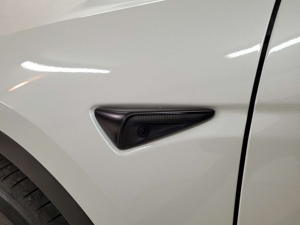 Tesla Model Y Long Range AWD 258 kW image number 14