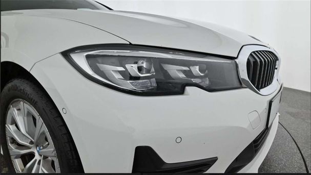 BMW 320i Touring 135 kW image number 8