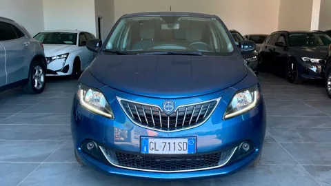 Car image 3
