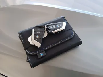 Car image 32