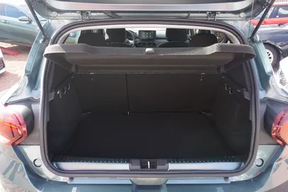 Car image 26