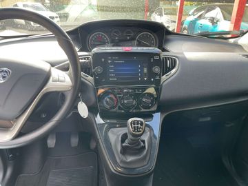 Car image 13