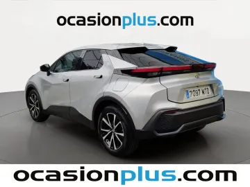 Car image 4