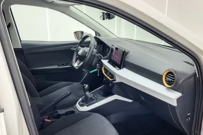 Car image 17