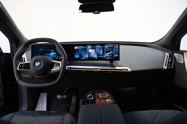 BMW iX xDrive50 385 kW image number 4