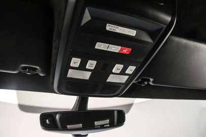 Car image 32