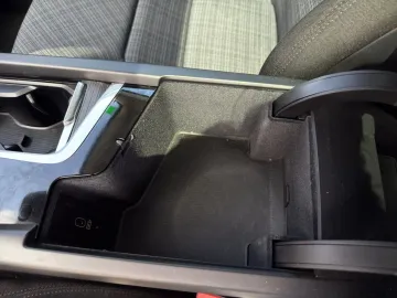 Car image 34
