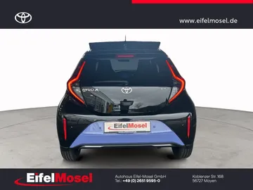Car image 5