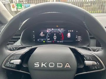 Car image 34