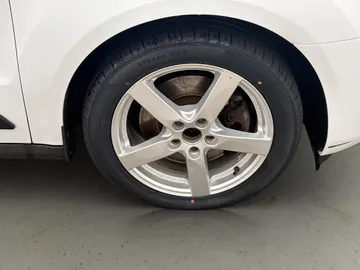 Car image 30