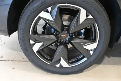 Car image 30