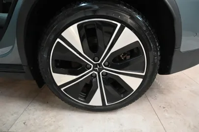 Car image 26