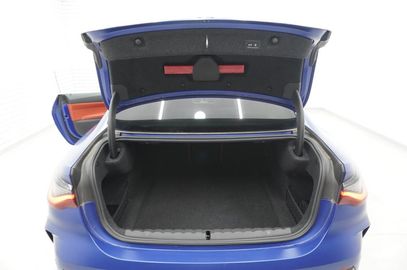 Car image 28