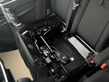 Car image 35