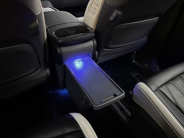Car image 30