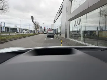 Car image 35
