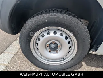 Car image 40