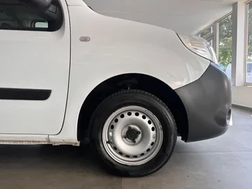 Car image 25
