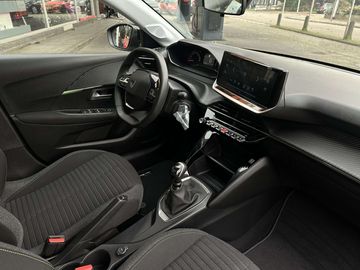 Car image 14