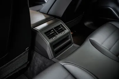 Car image 44