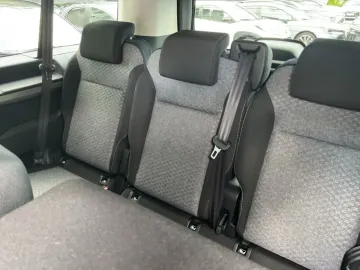 Car image 29