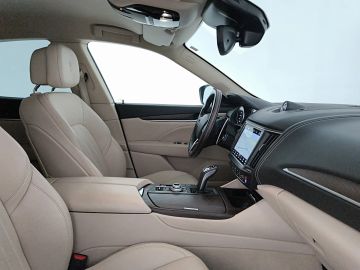 Car image 30