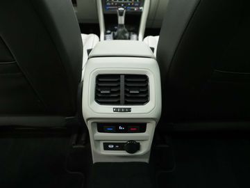 Car image 32