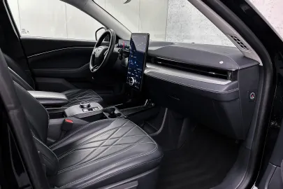 Car image 33