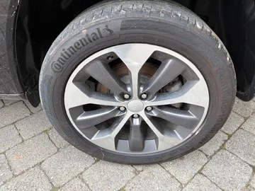 Car image 30
