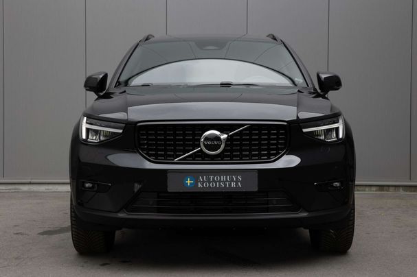 Volvo XC40 B3 Plus Dark 120 kW image number 3