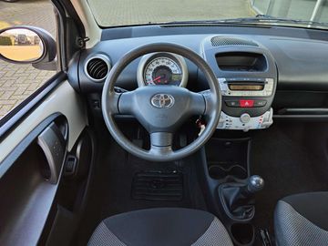 Car image 14