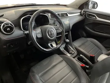 Car image 10