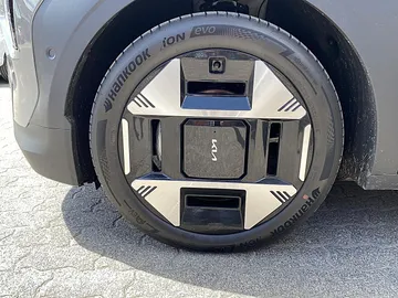 Car image 28