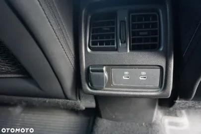 Car image 35