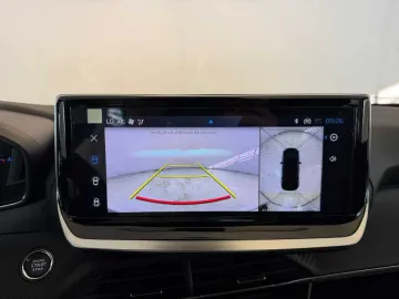 Car image 19
