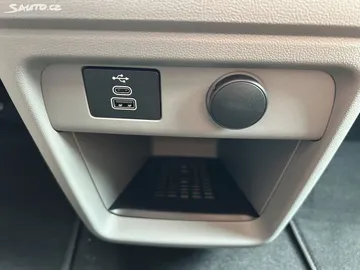 Car image 37