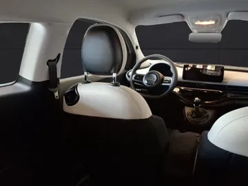 Car image 18