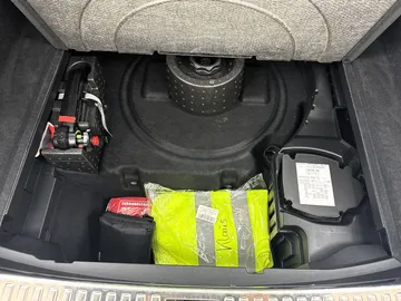Car image 35