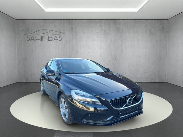 Volvo V40 D4 Momentum 140 kW image number 2